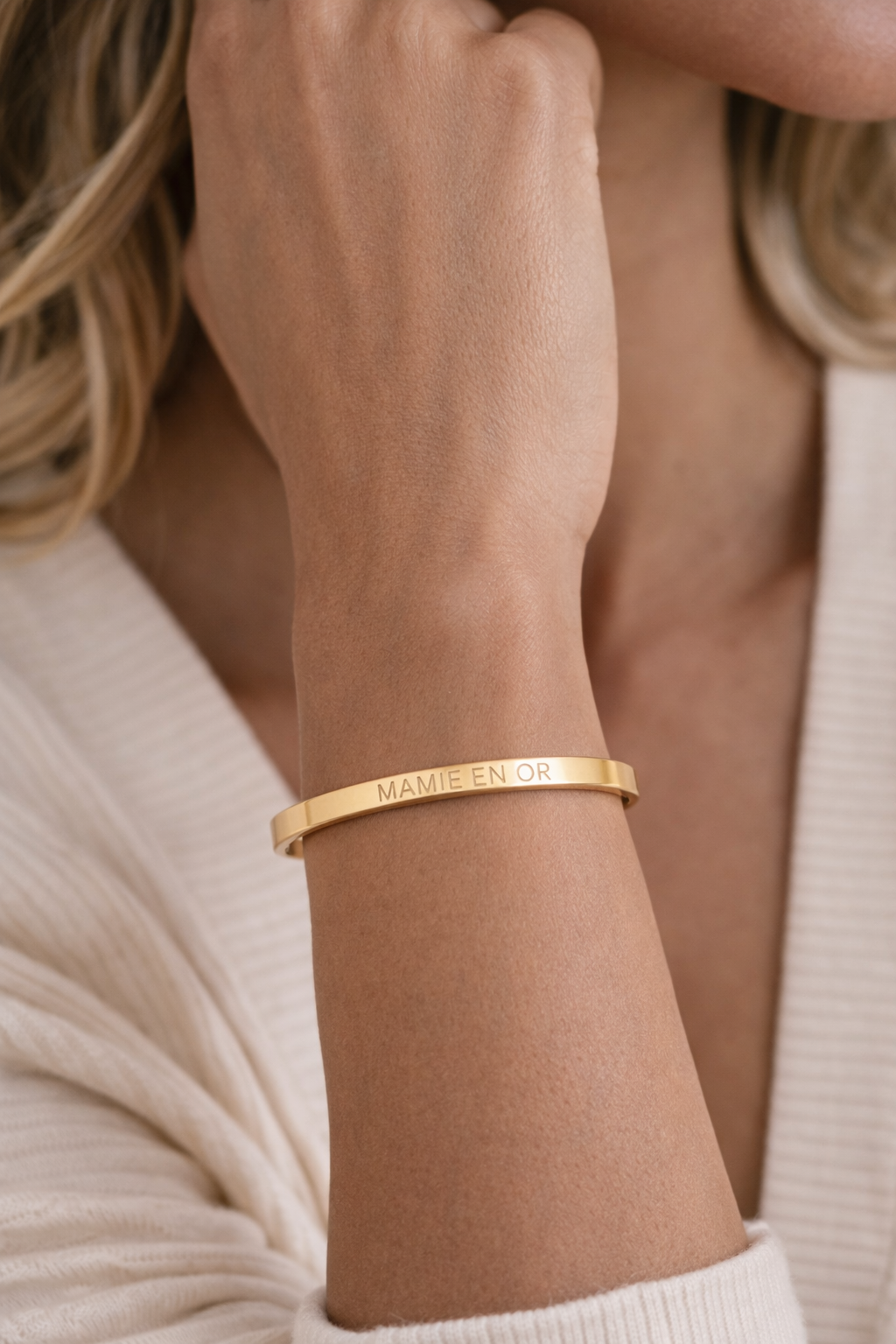 Bracelet jonc message MAMIE EN OR